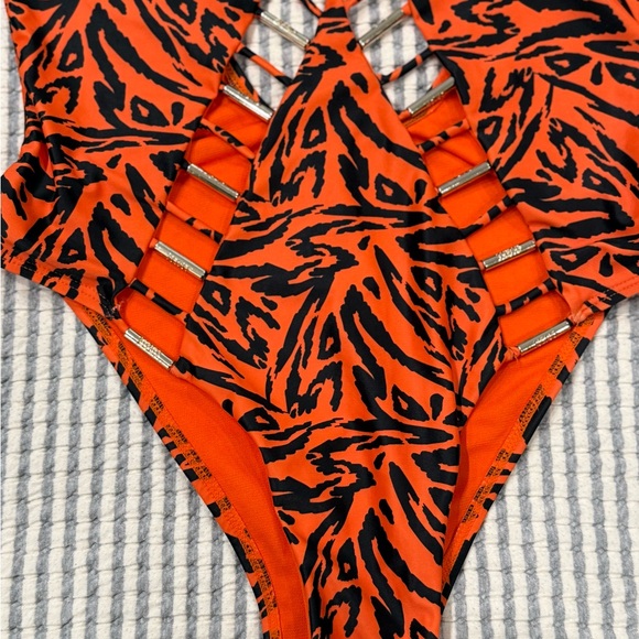 NWT XOXO Wild Side Strappy Cutout Orange and Black Patterned Swimsuit M - Picture 3 of 10